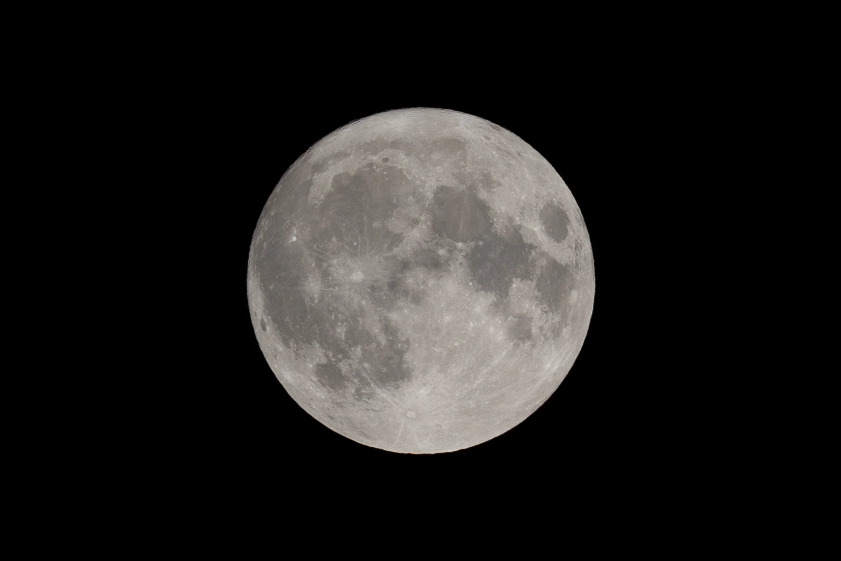 A photo of a supermoon taken on 30 August 2023 from London.